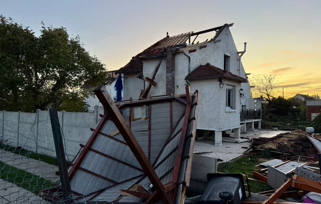 Tornade meurtrière dans le Val-d'Oise : trafic paralysé