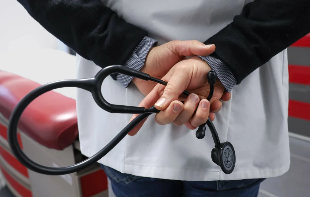 Un patient attaque son médecin en Vendée pour refus de soins