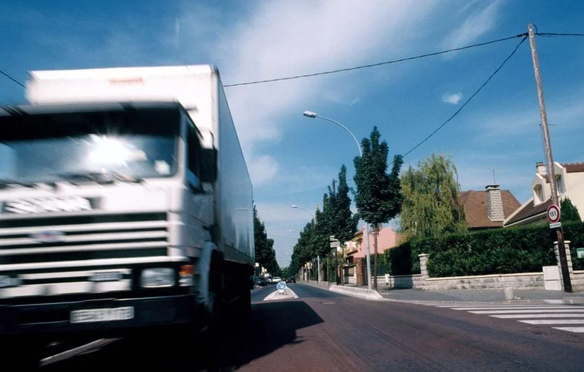 Un poids lourd bloque la circulation à Catus à cause du GPS