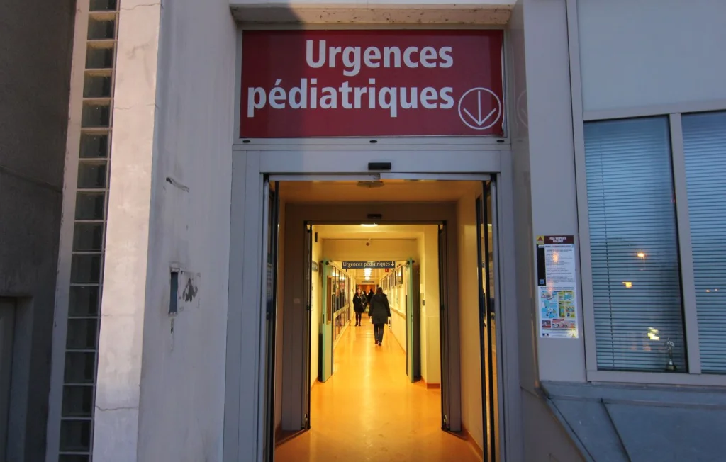 Urgences Pédiatriques à Strasbourg : Un Plafond S’effondre