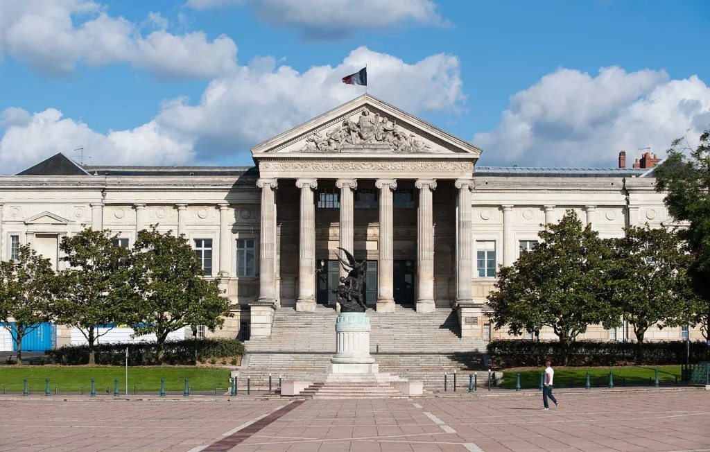 Violences à Maine-et-Loire : Une femme condamnée pour agression