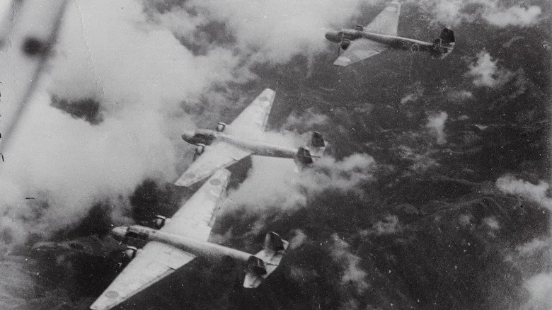 avions japonais bombardant Chongqing