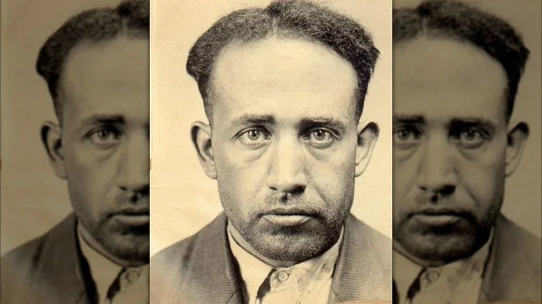 Le barbier a remarqué le sang sur la tête de Nelson