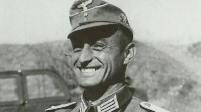 Alliés et anciens nazis s’unissant pour la défense