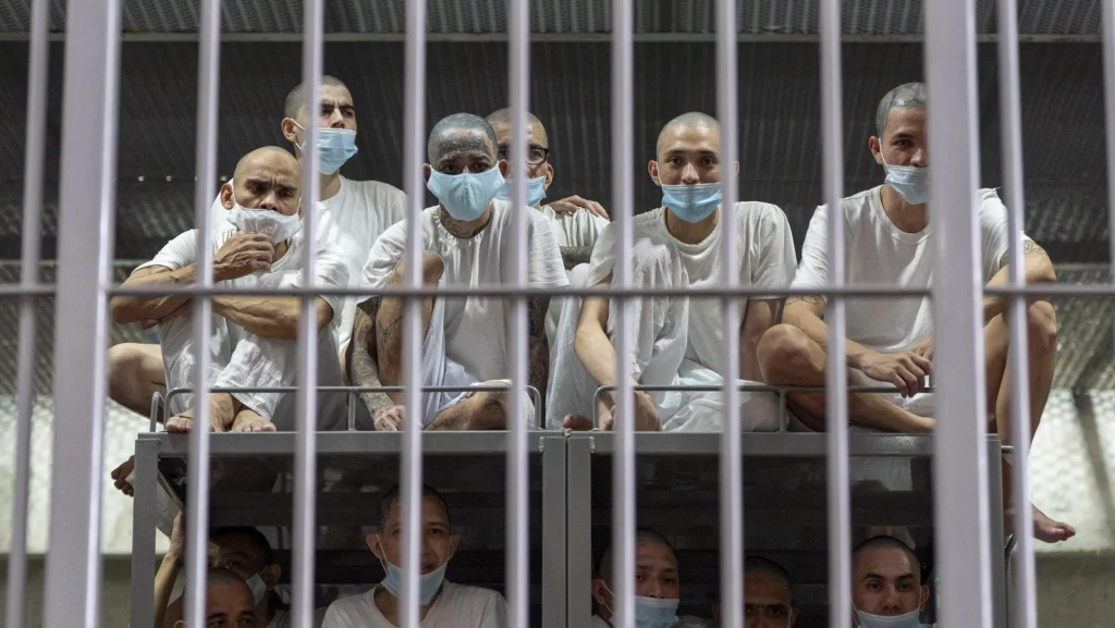 Faire sa peine dans ces prisons: une sentence de mort