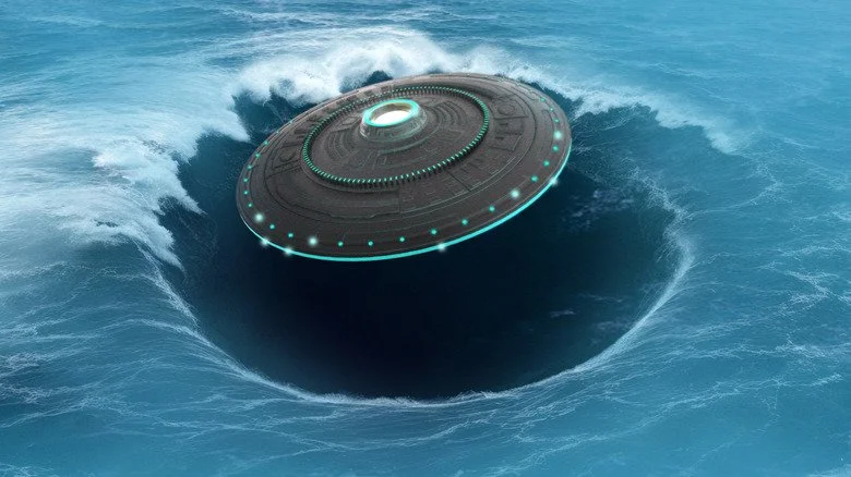 Un ovni planant au-dessus de l’océan