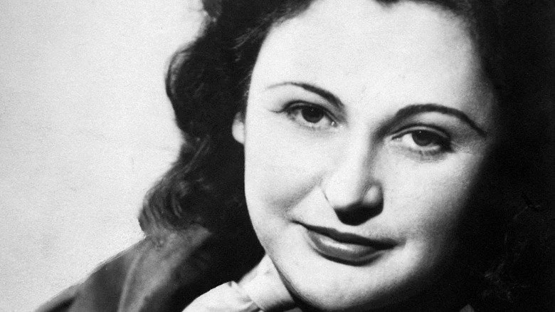 Portrait de Nancy Wake en uniforme de l'armée britannique, 1945