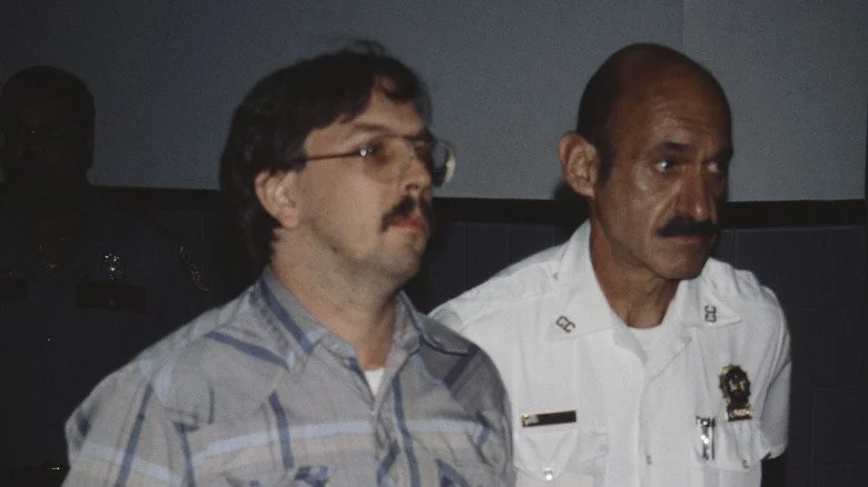 Joel Rifkin escorté au tribunal