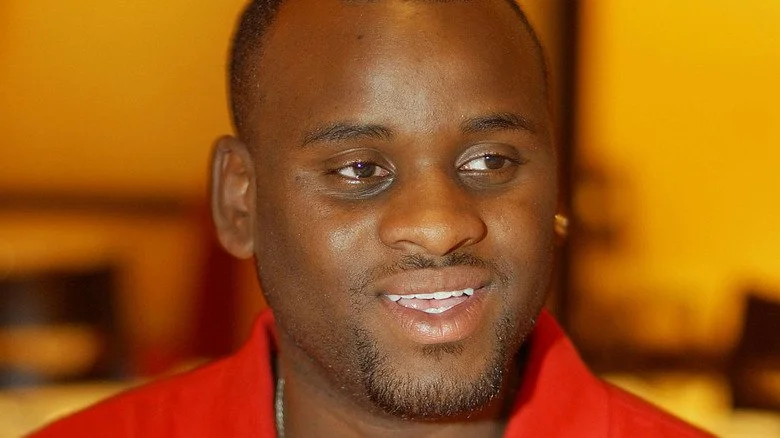 Rickey Smith en t-shirt rouge