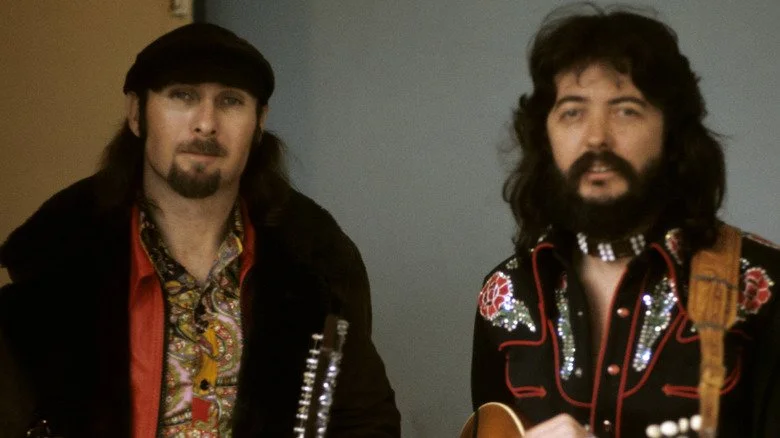 Seals and Crofts regardant l’objectif