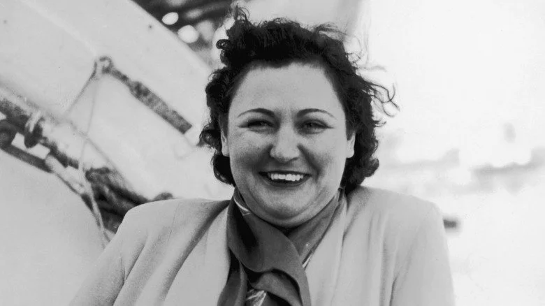 Nancy Wake souriante, 1951