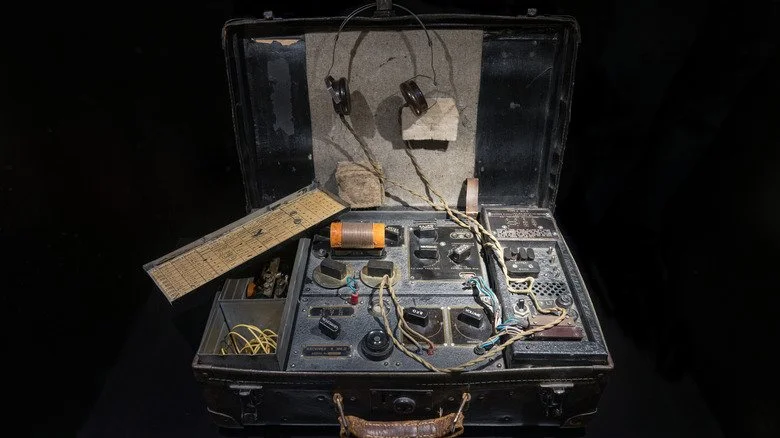 British Type B Mk II radio concealed in a suitcase, used by Special Operations Executive