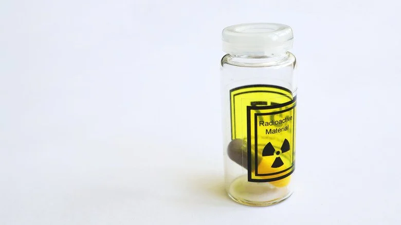 capsule radioactive dans une bouteille