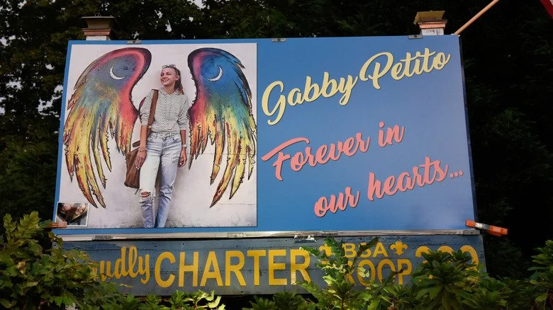 Panneau commémoratif pour Gabby Petito