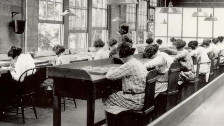 Radium Girls travaillant dans une usine d'horlogerie