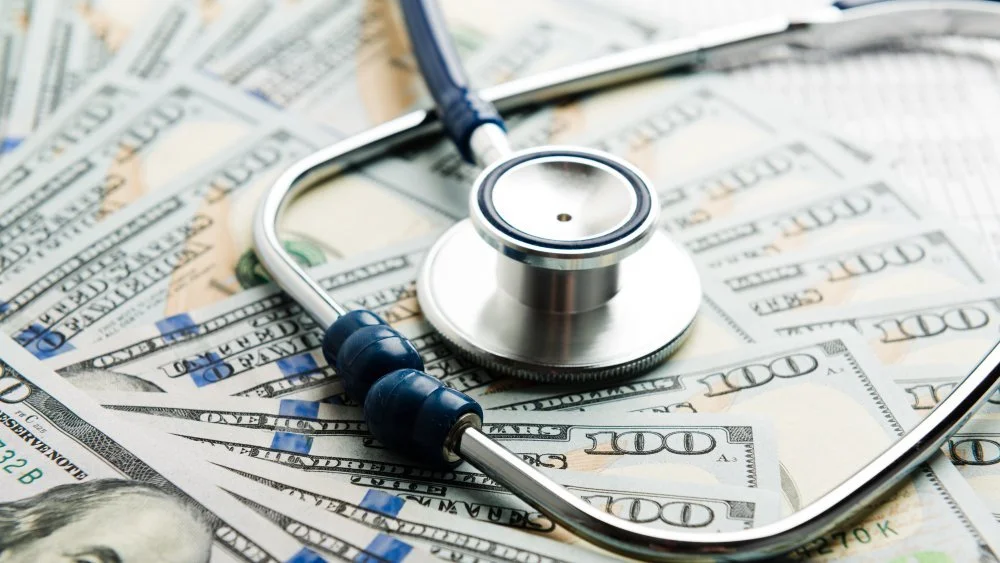 Stéthoscope et argent