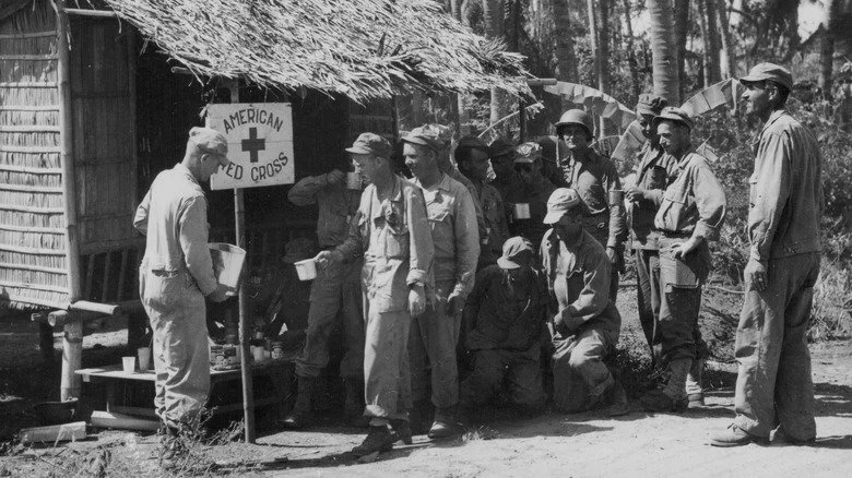 Troupes américaines à la cantine de la Croix-Rouge sur Luçon