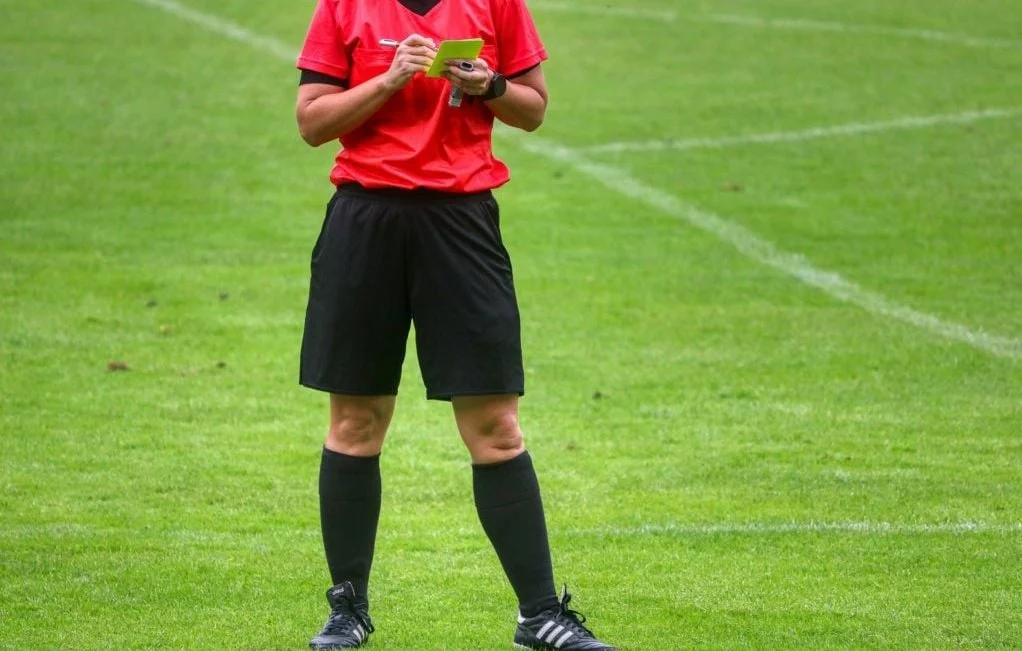 Autriche: arbitre espionne et filme footballeuses dans vestiaires