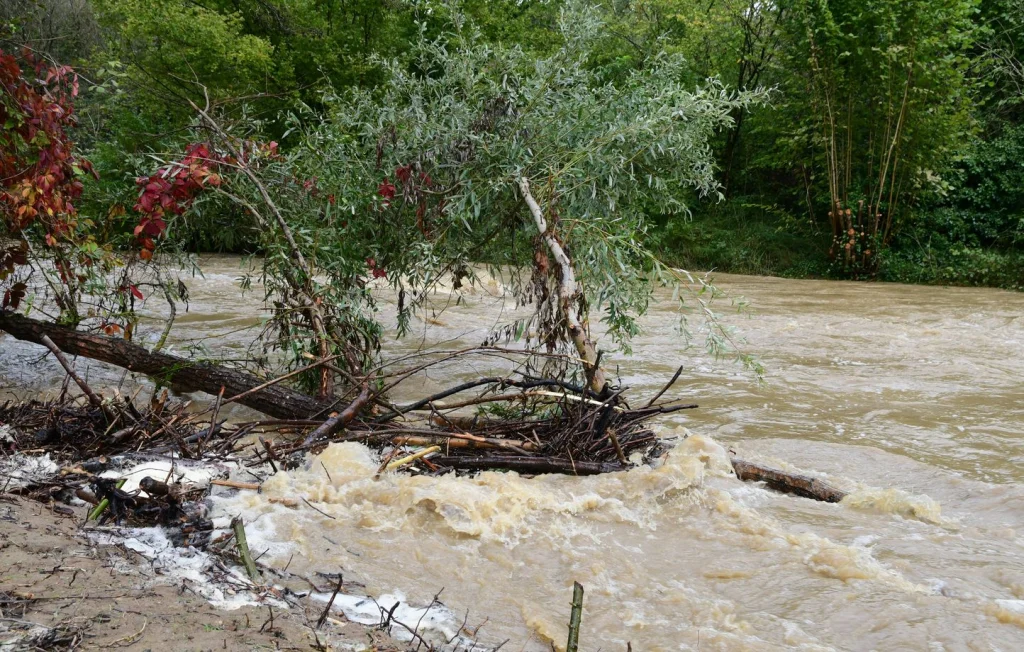 Drôme: deux trentenaires emportés par une crue retrouvés morts
