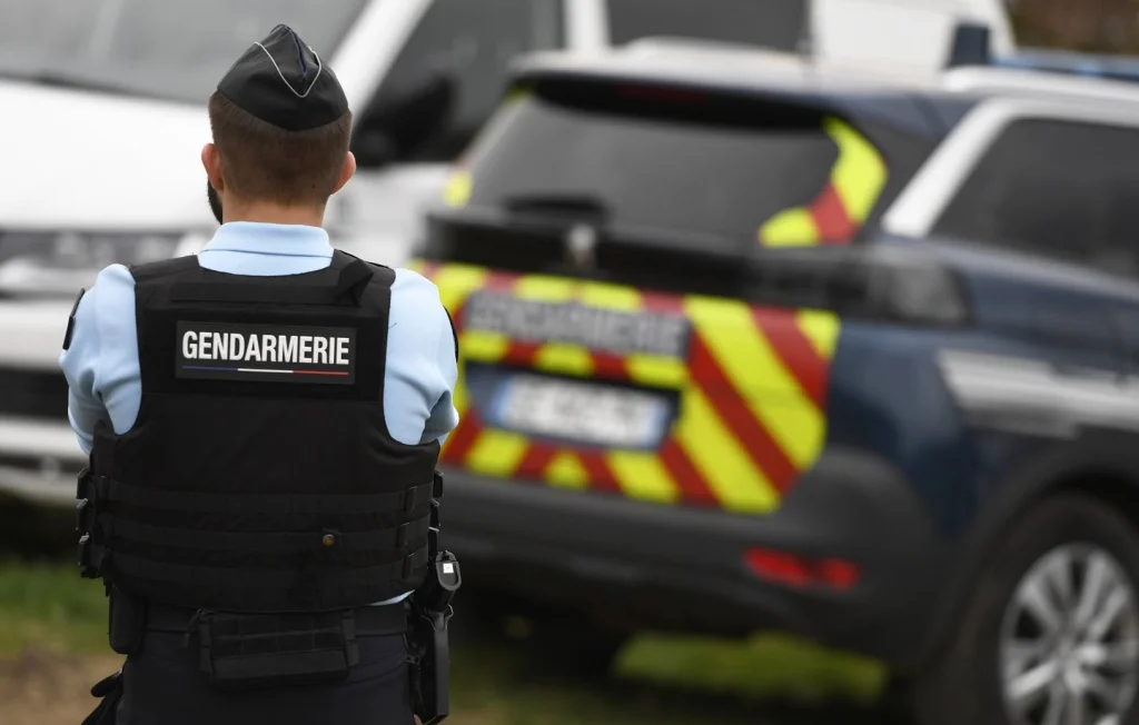 Isère: piste du meurtre après corps calciné dans une voiture