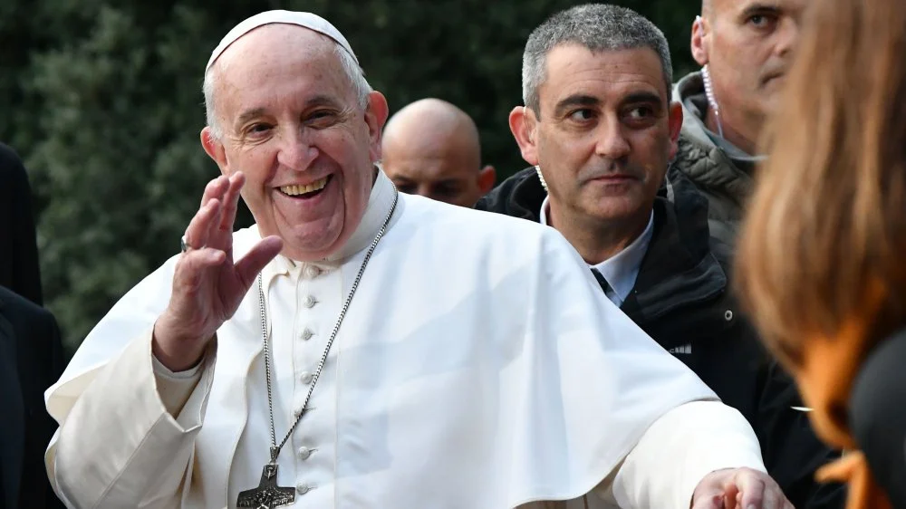 Le Pouvoir Réel du Pape : Monarchie ou Influence Spirituelle ?