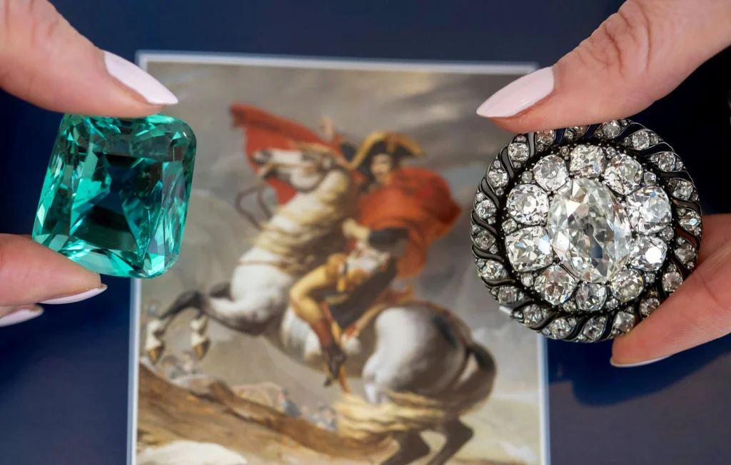 Napoléon: Broche impériale vendue à Genève pour 3,79 M€