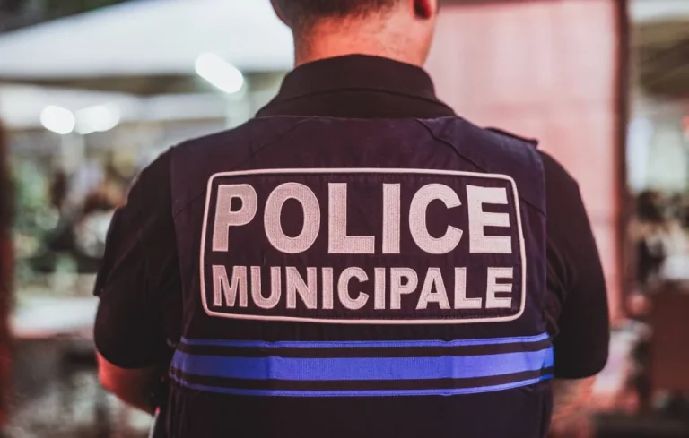 Nord: Sans-abri réagit après confiscation de sa tente par la police