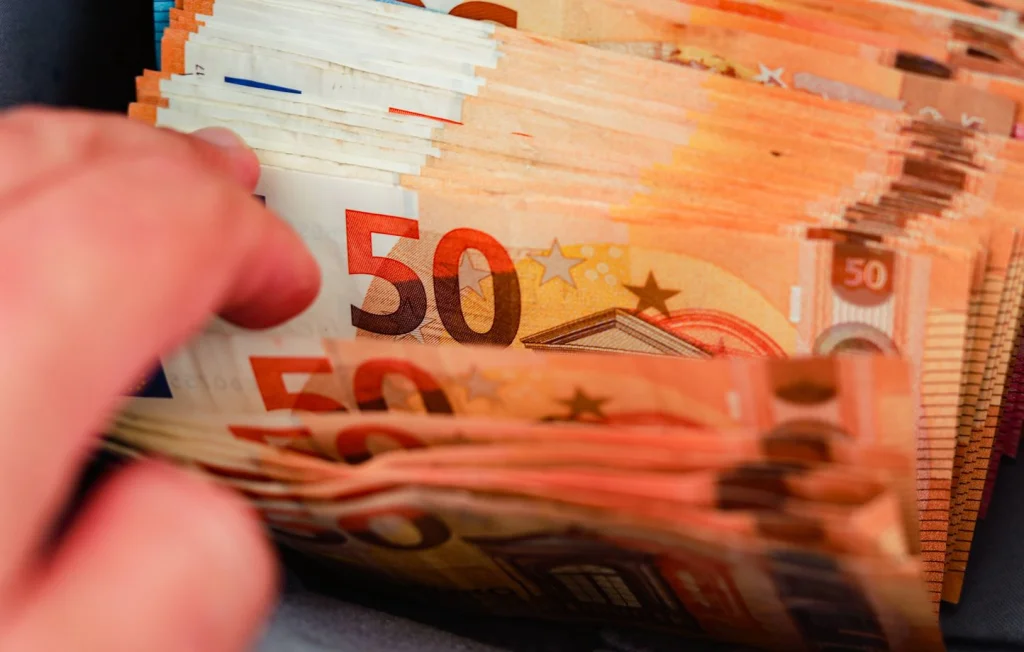 Oise: Ex-banquière soupçonnée d’un détournement de 400 000 €