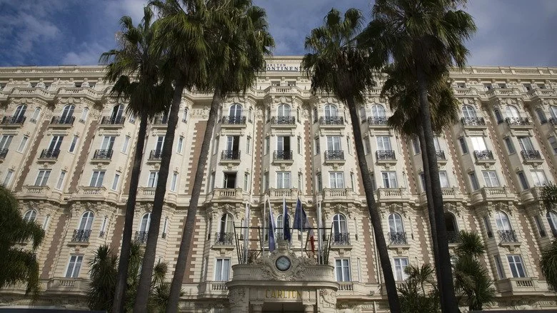 Façade extérieure de l’hôtel Carlton, Cannes