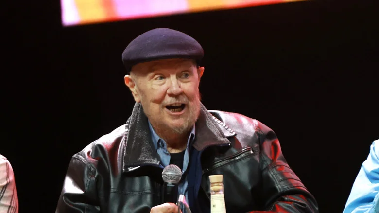 Biff Wiff sur scène avec d'autres comédiens