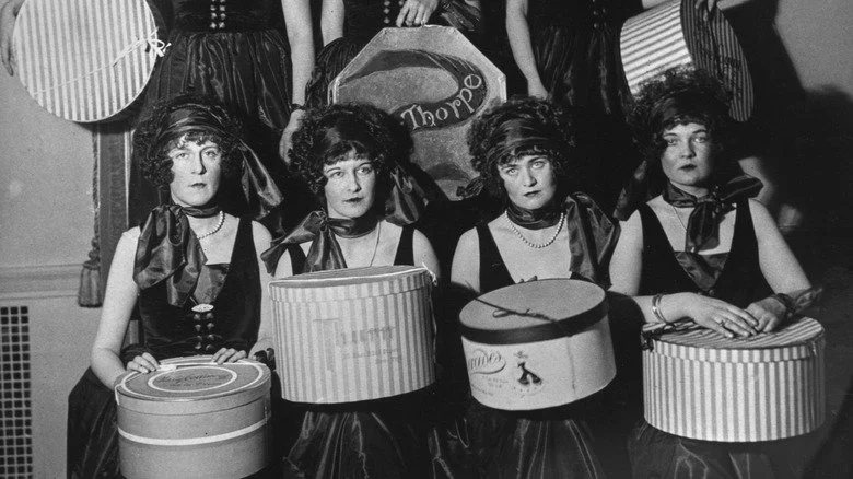 Debutantes et sphère de l’élite en public