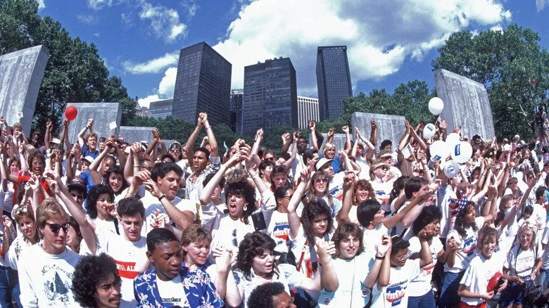 Foule participant à Hands Across America à New York