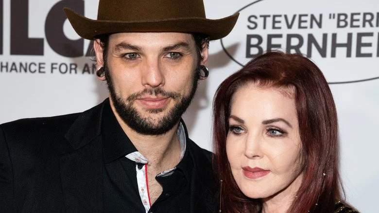 Navarone Garcia et Priscilla pose