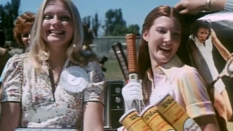 Des candidates de Smile posant pour la caméra