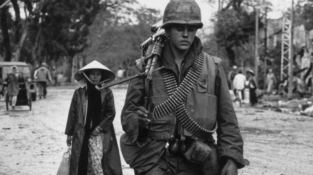 Femme vietnamienne et soldat américain
