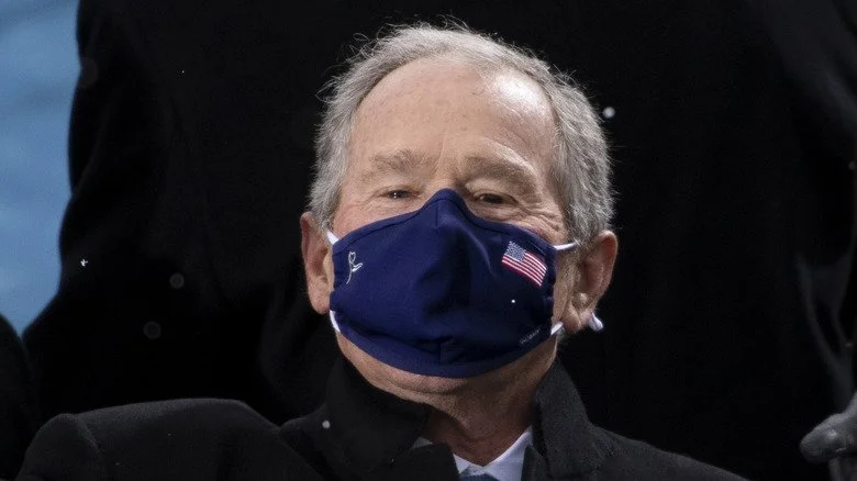 George W. Bush portant un masque