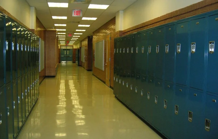 Espagne: deux adolescentes se suicident après harcèlement scolaire