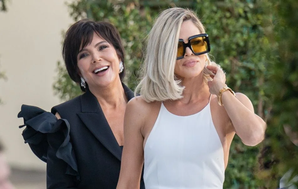 Khloé Kardashian révèle qui paie la facture de Noël