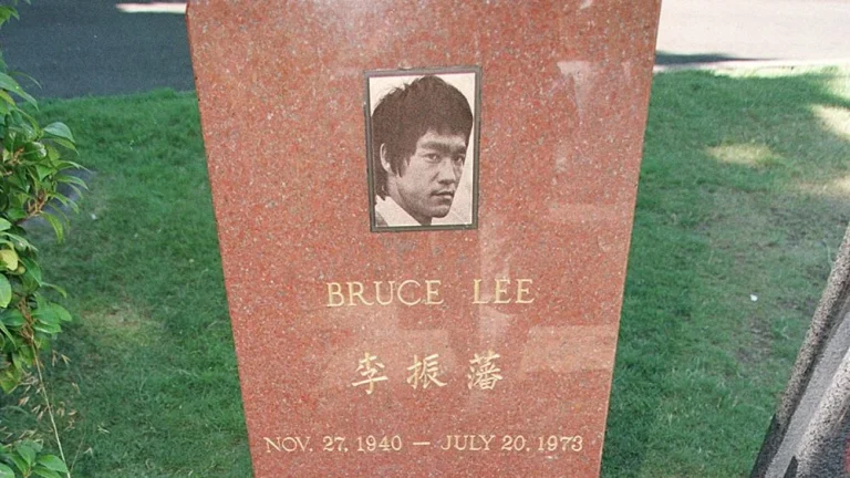 La Vraie Raison Pour Laquel Bruce Lee Est Enterré À Seattle