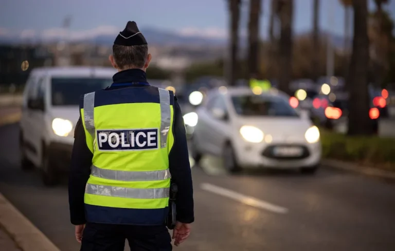 Marseille: Refus d&rsquo;obtempérer provoque un accident, 4 blessés