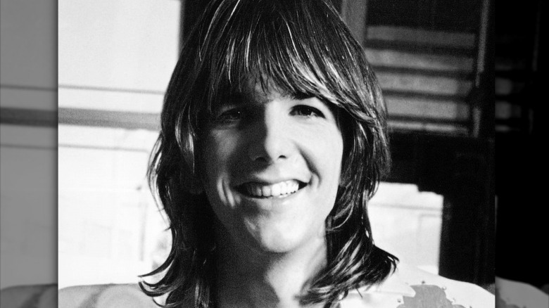 Gram Parsons souriant