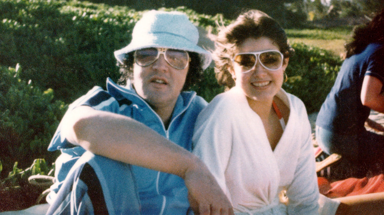 Elvis Presley et Ginger Alden ensemble en 1977