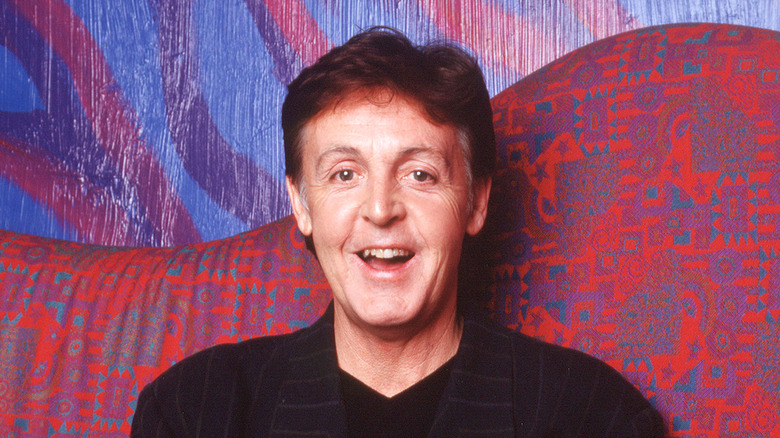 Paul McCartney souriant lors d'une photo de promotion en 2000