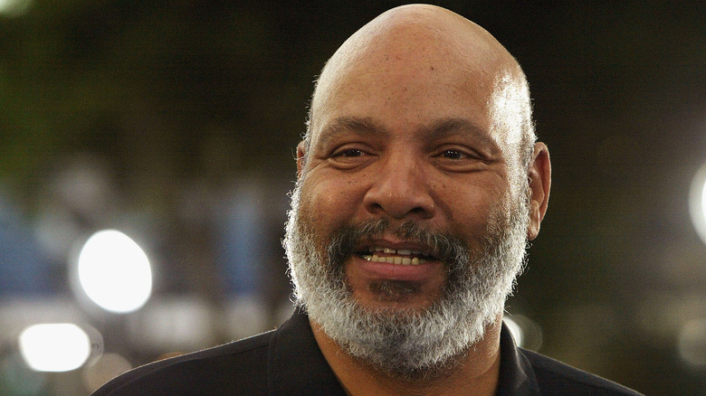 James Avery sourire