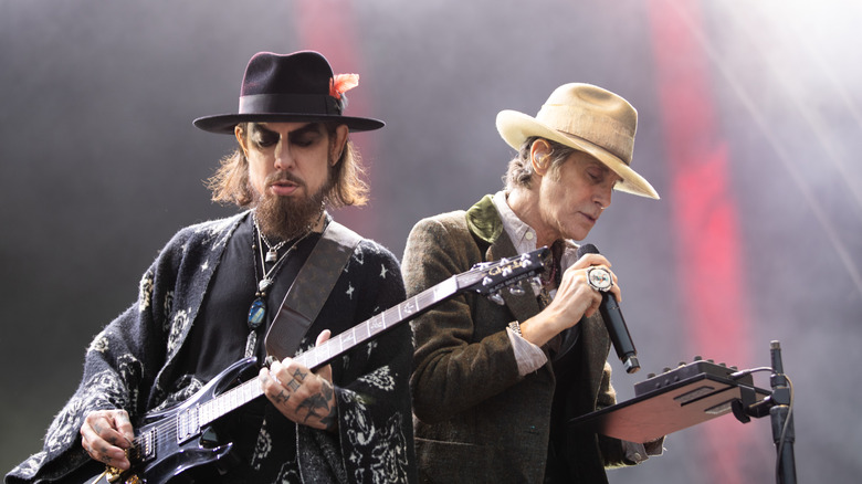 Dave Navarro et Perry Farrell de Jane's Addiction sur scène