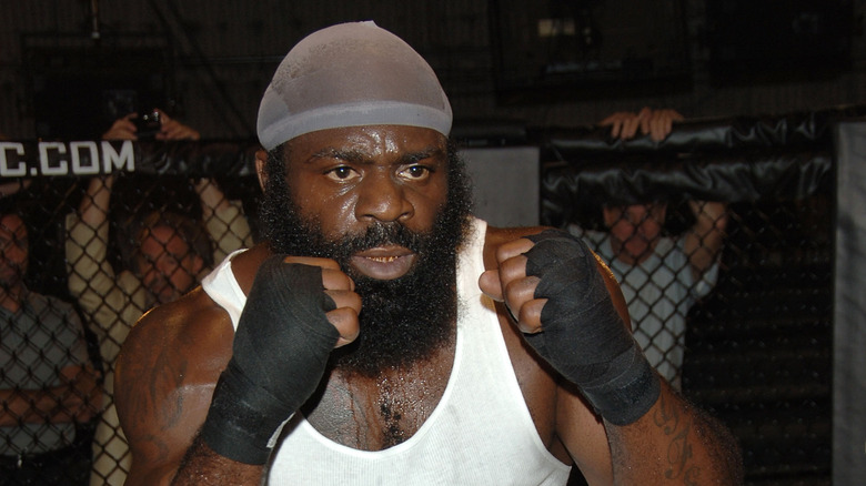 Kimbo Slice poings levés