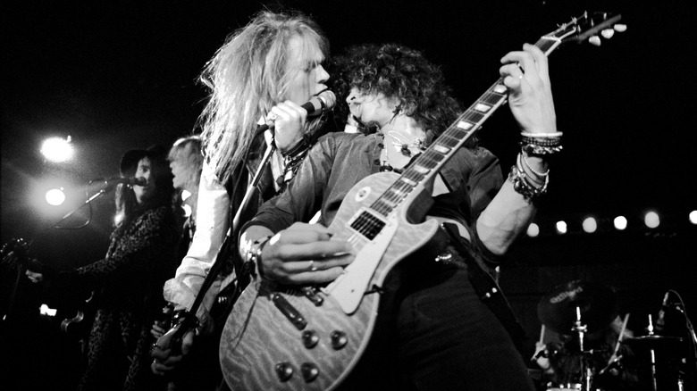 Axl Rose et Izzy Stradlin