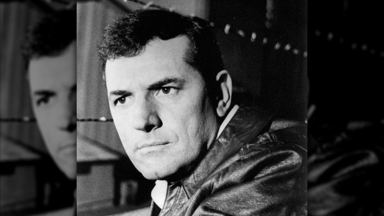 Steven Hill sérieux