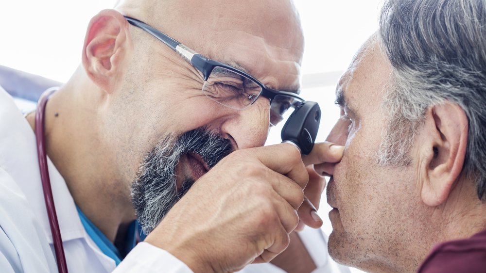 médecin spécialiste de l'oeil