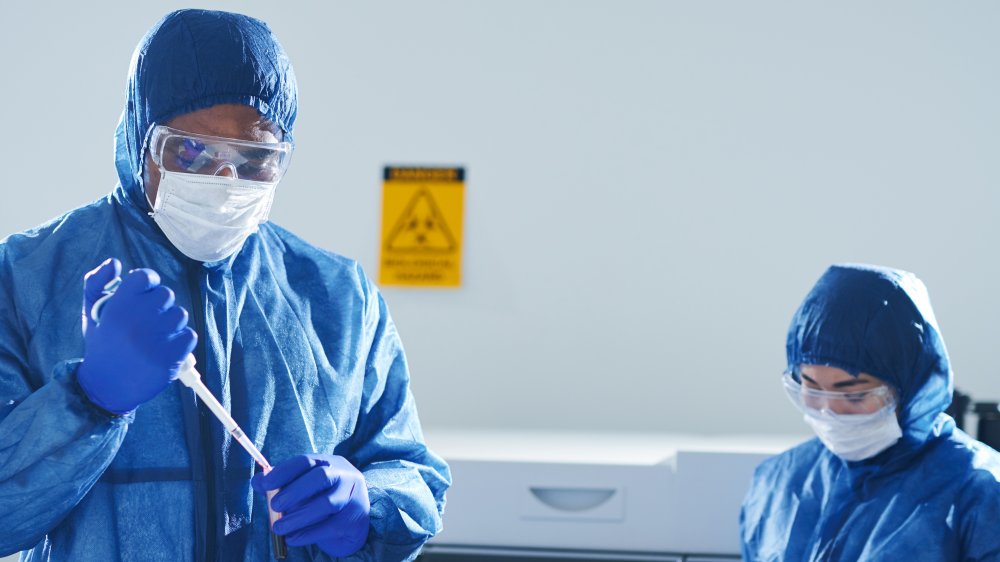 Scientists making vaccine